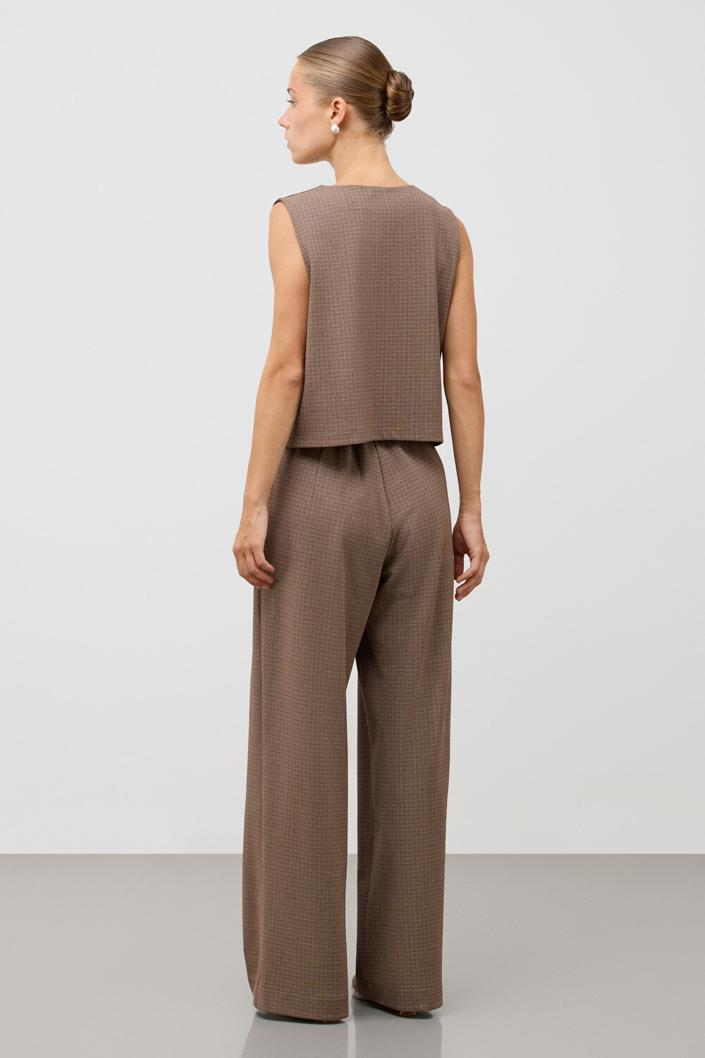 VERY NEAT Жилет 579549 ЕВТ 3352 черный кофе