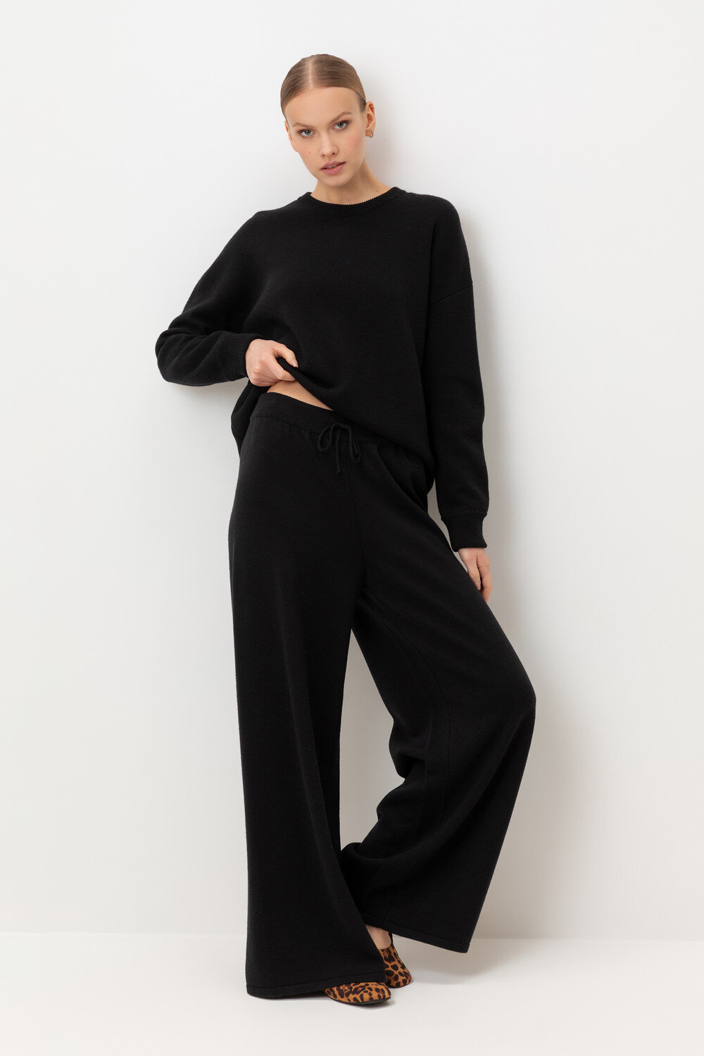 VERY NEAT Брюки 579561 ЕВ 444/ш черный