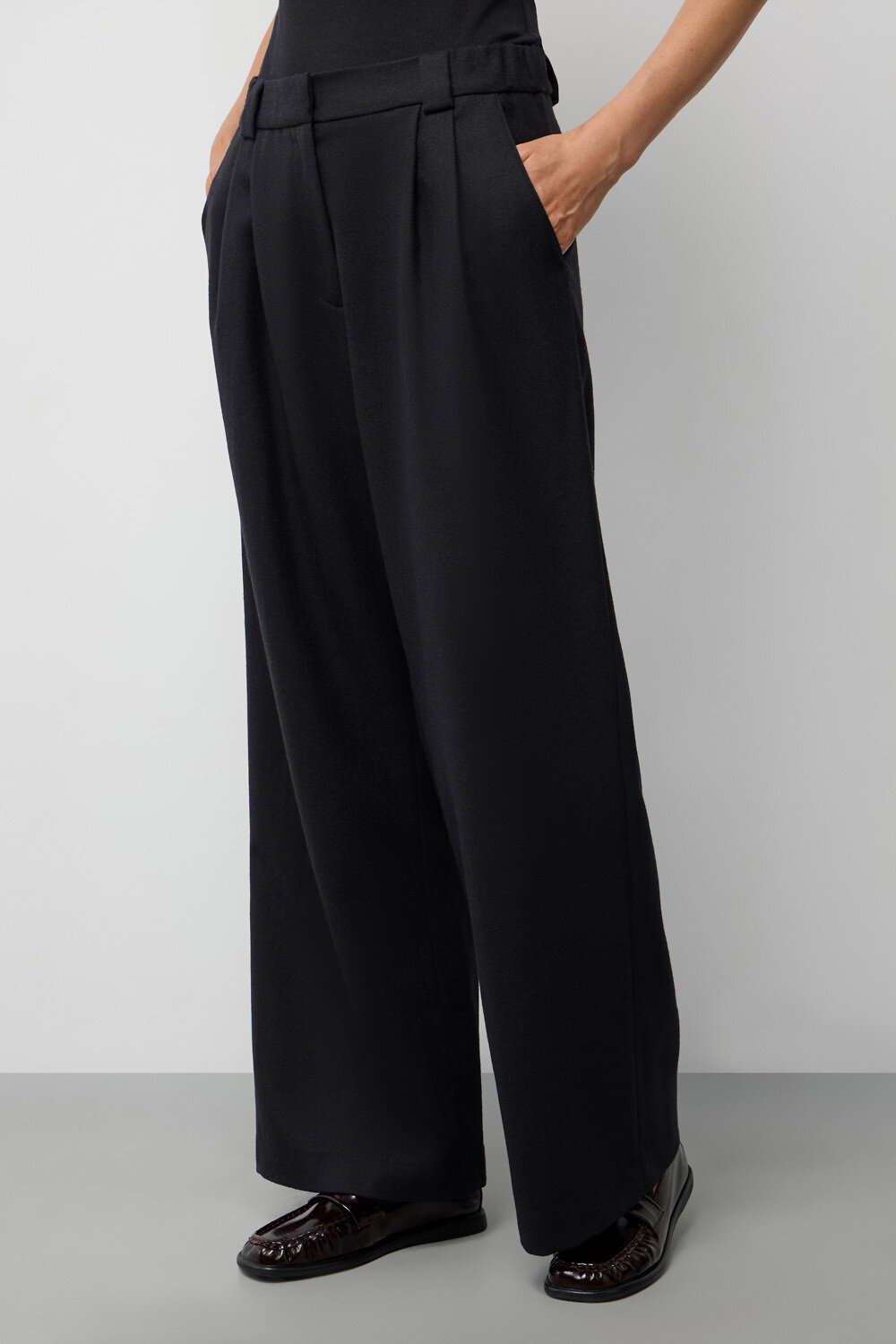 VERY NEAT Брюки 579604 ЕТ 40030 черный