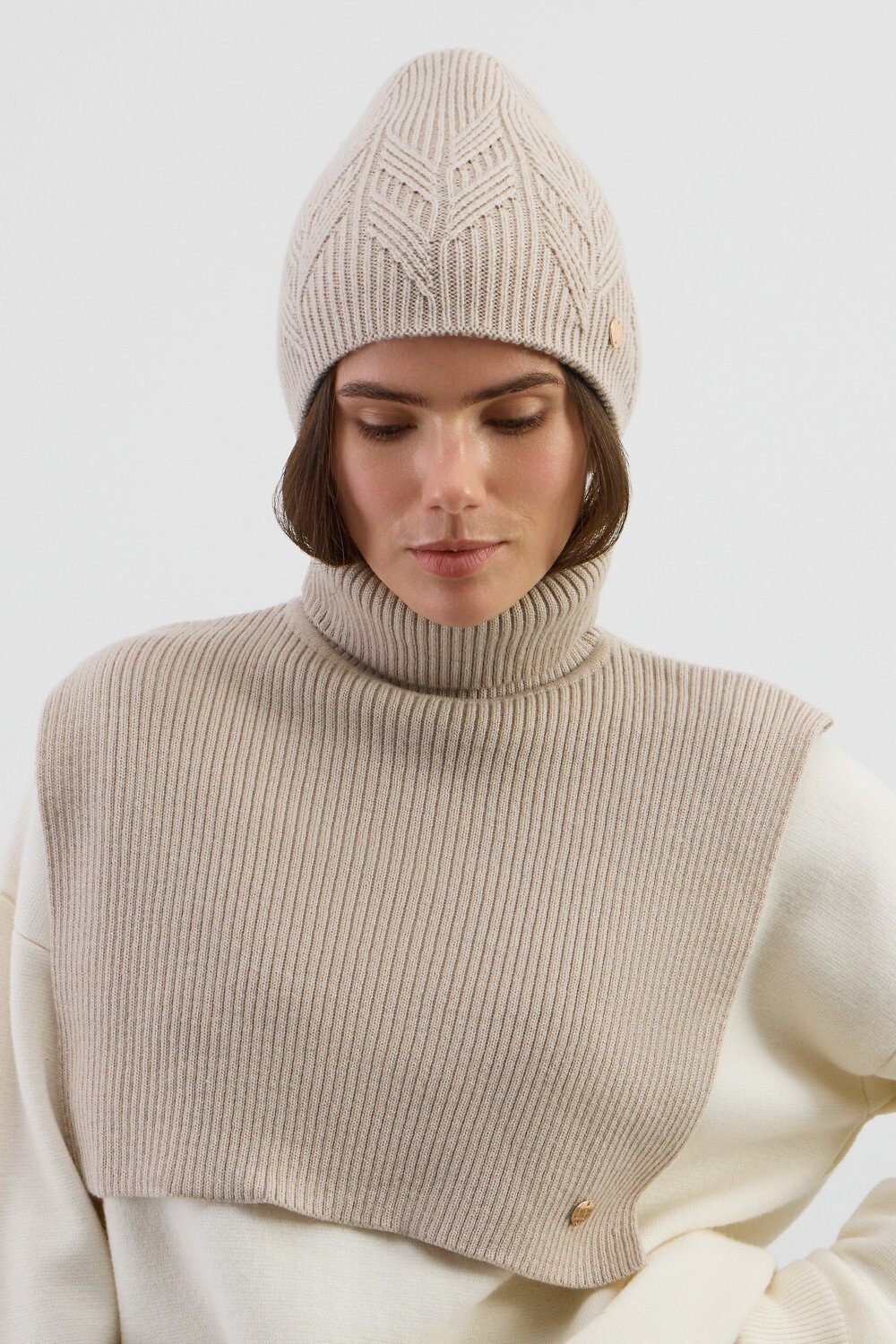 VERY NEAT Шарф-манишка 579656 ЕВ 28009/ш бежевый