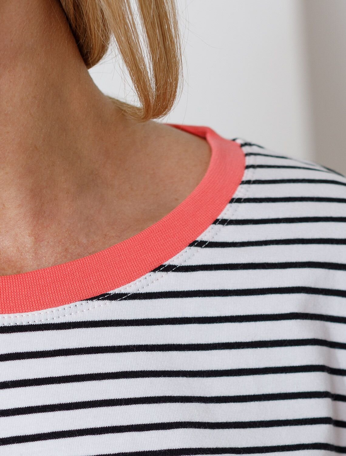 VILATTE Джемпер 580931 D49.148 белый-черный