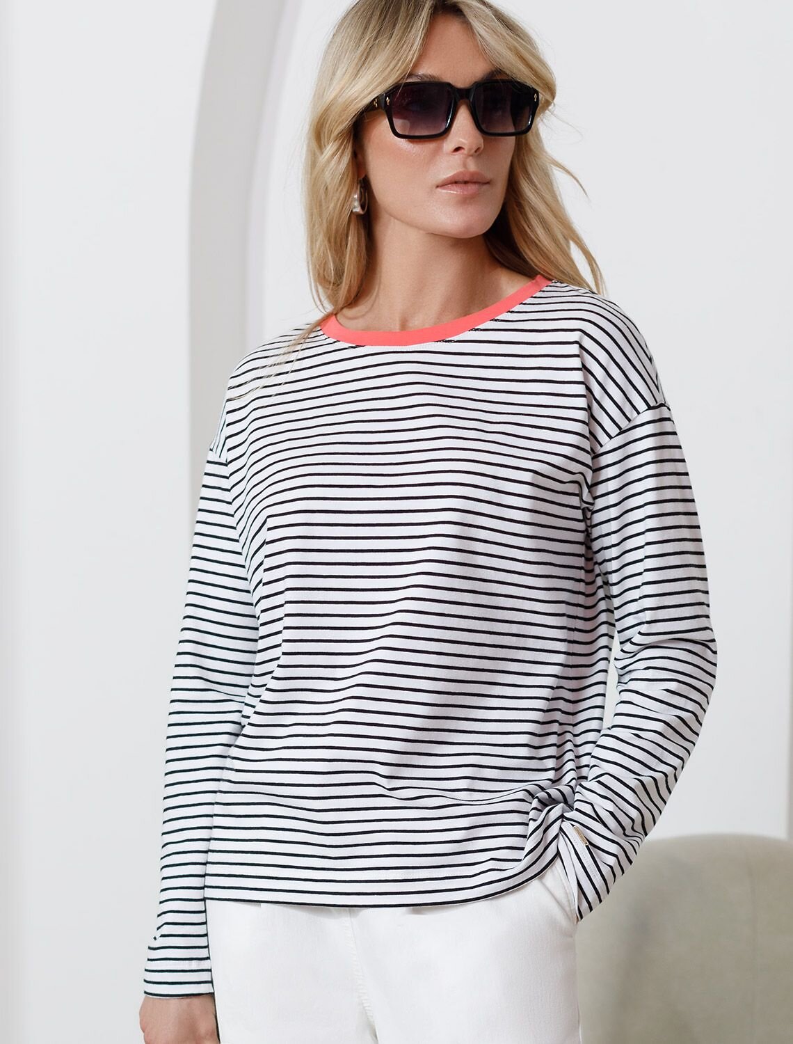 VILATTE Джемпер 580931 D49.148 белый-черный