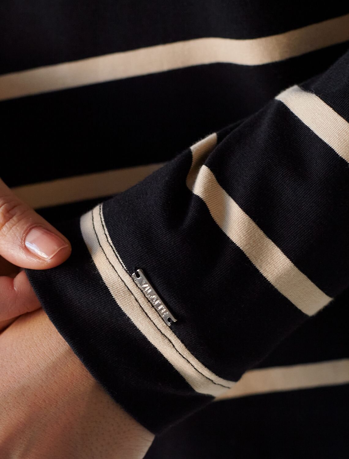 VILATTE Джемпер 580934 D49.148 черный-бежевый