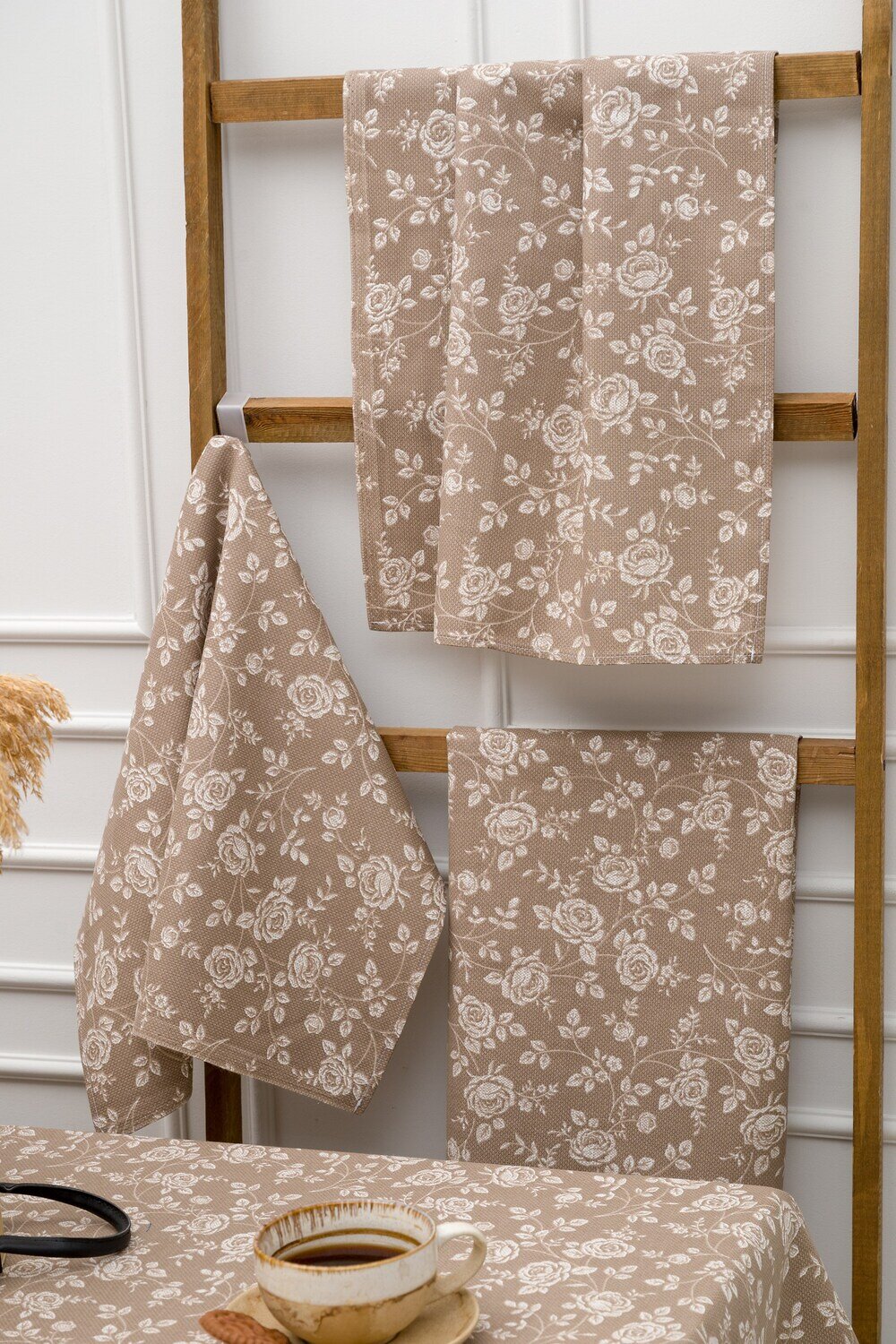 Натали Полотенце 581100 Полотенце кухонное Розы на льне коричневый