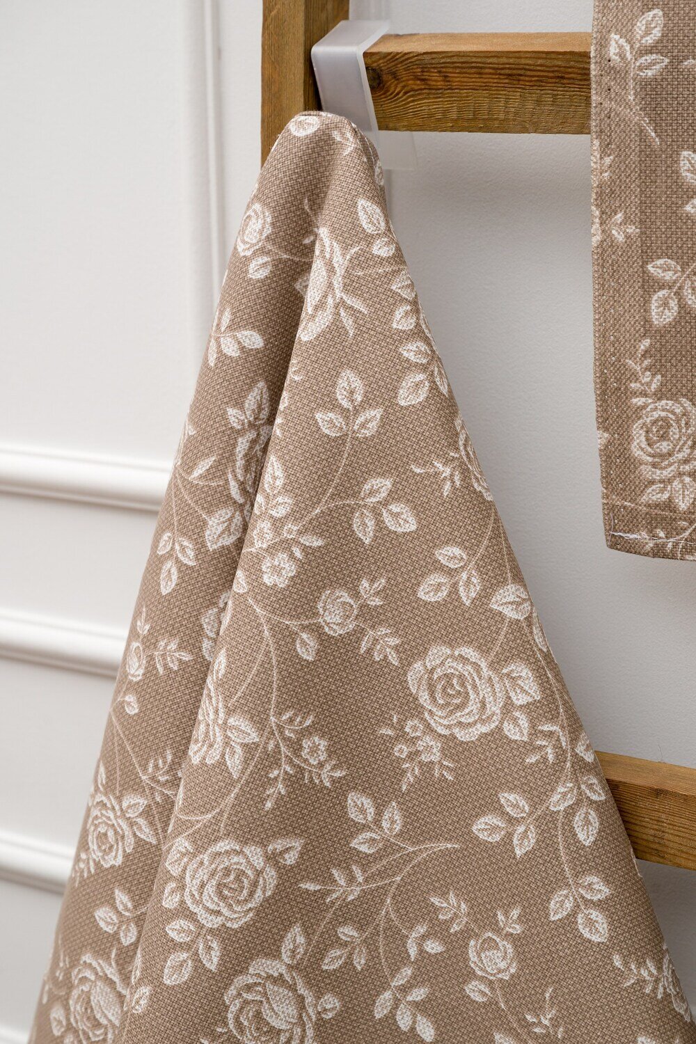 Натали Полотенце 581100 Полотенце кухонное Розы на льне коричневый