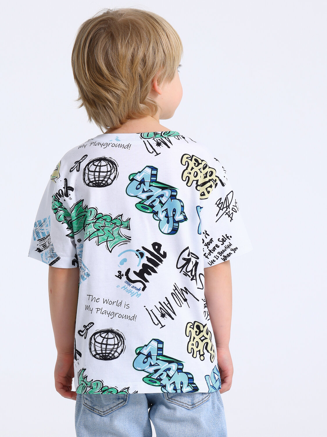 Апрель Футболка 581652 1ПДФК4590001н голубые граффити на белом