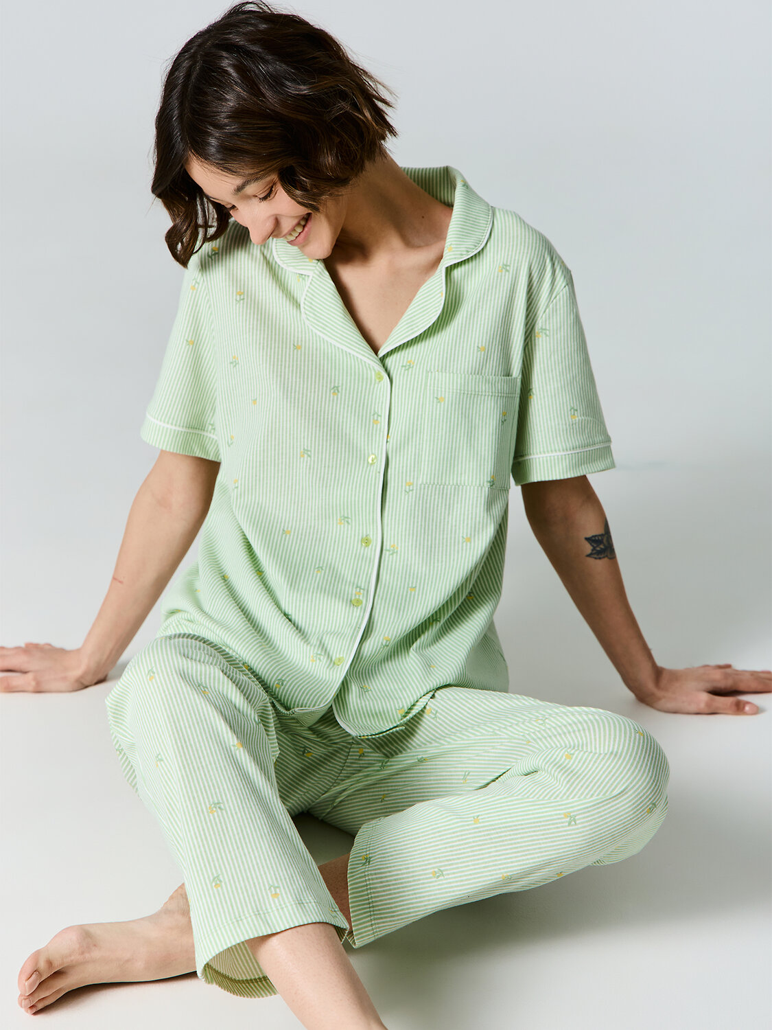 MARK FORMELLE Костюм 581817 592505-1 цветы на зеленой полоске