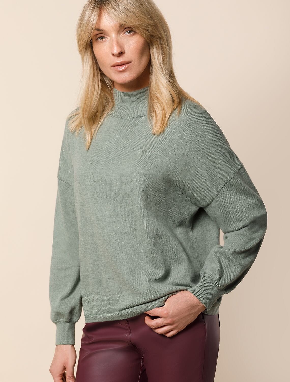 VILATTE Свитер 581995 D34.114 светло-оливковый меланж