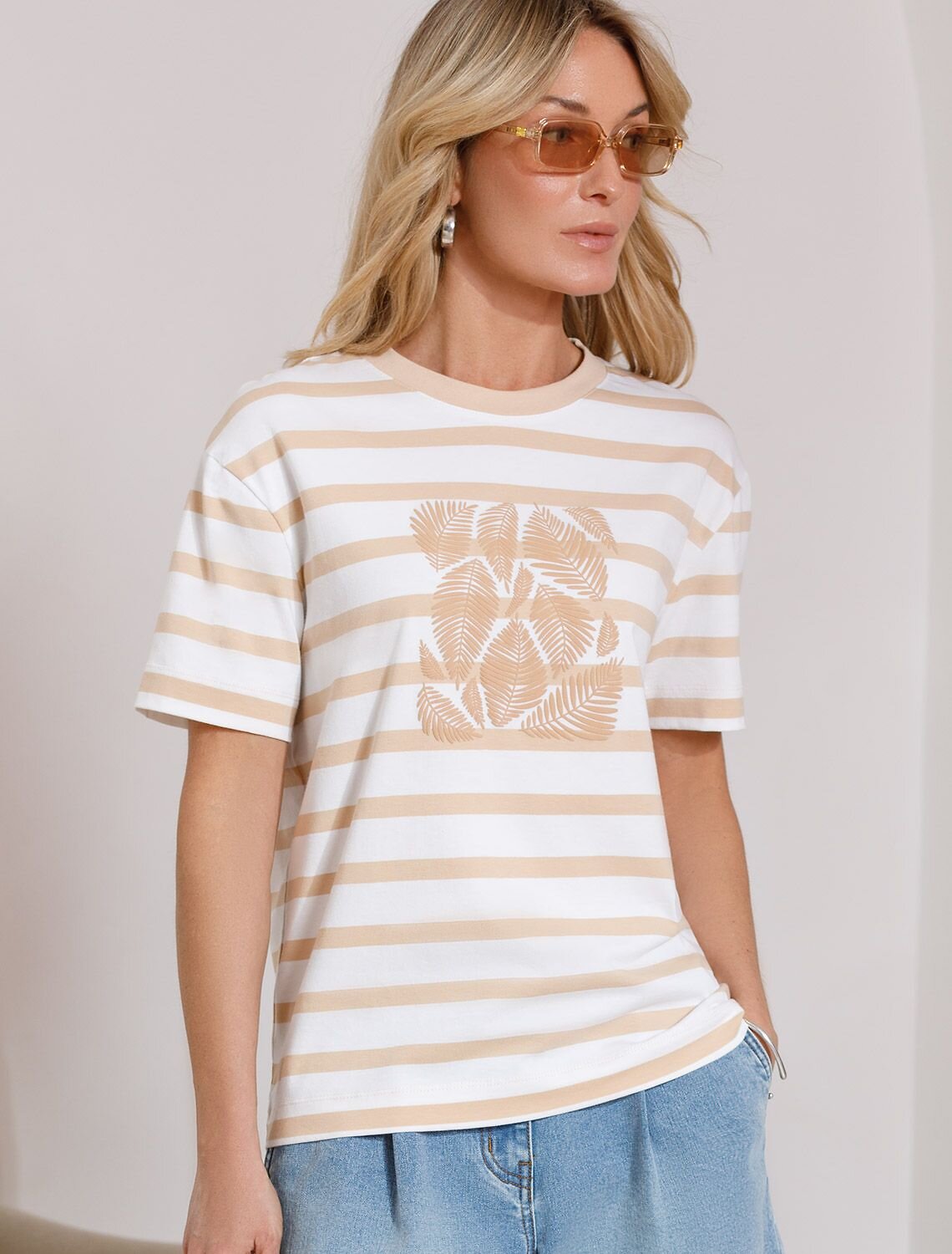 VILATTE Футболка 581998 D49.145 белый-бежевый_листья