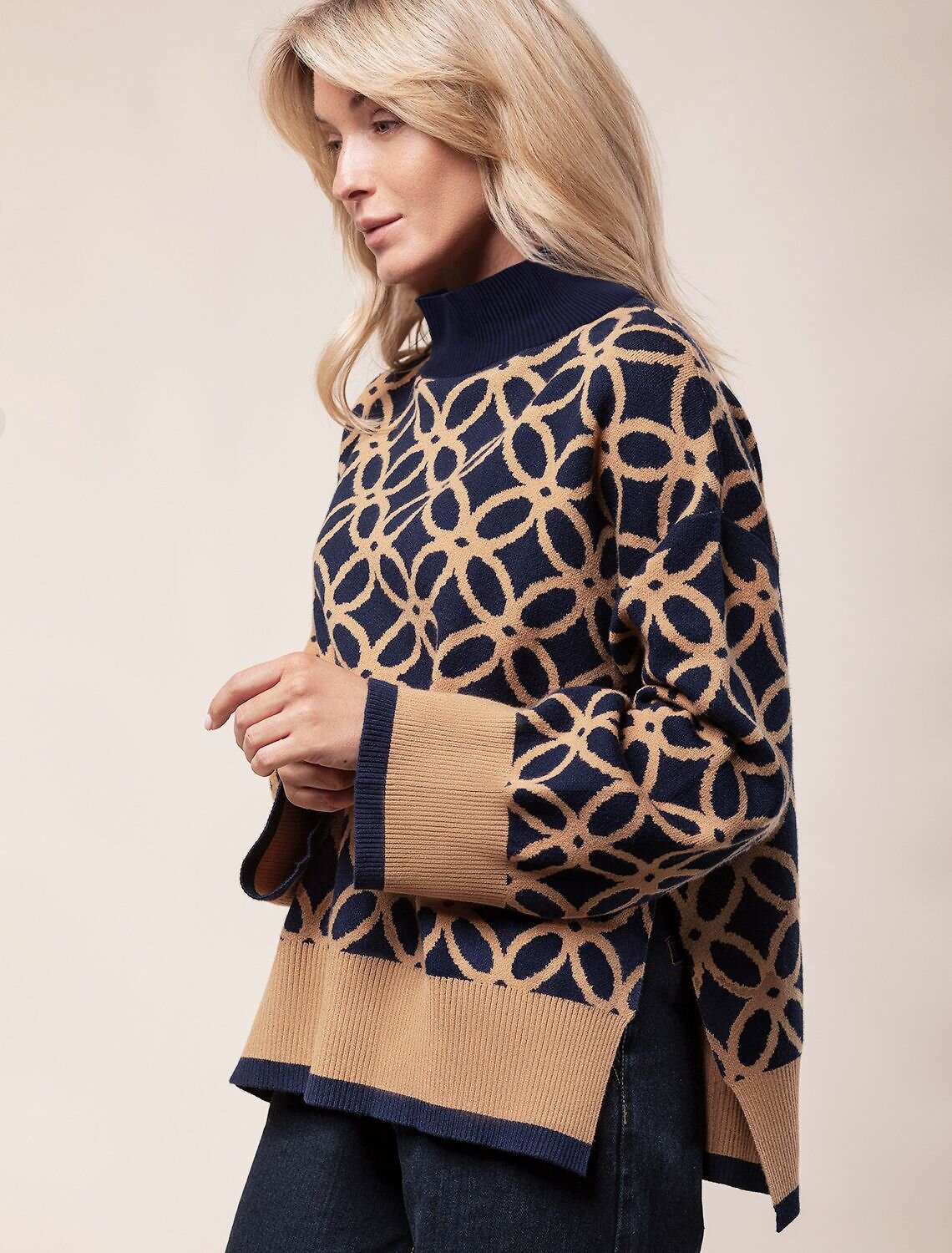 VILATTE Свитер 582043 D34.147 синий-бежевый