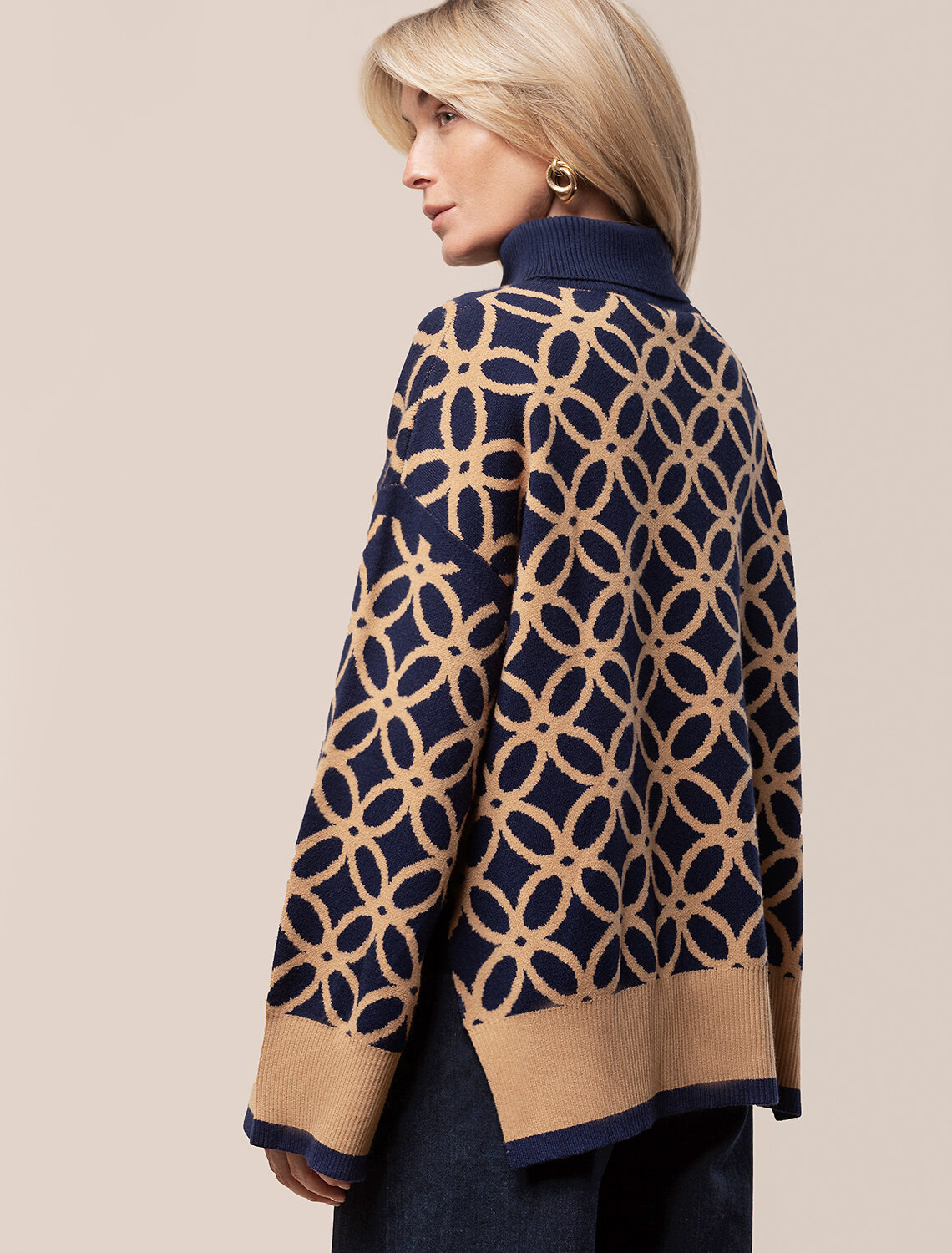 VILATTE Свитер 582043 D34.147 синий-бежевый