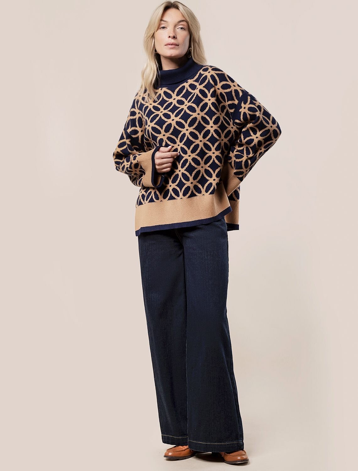 VILATTE Свитер 582043 D34.147 синий-бежевый