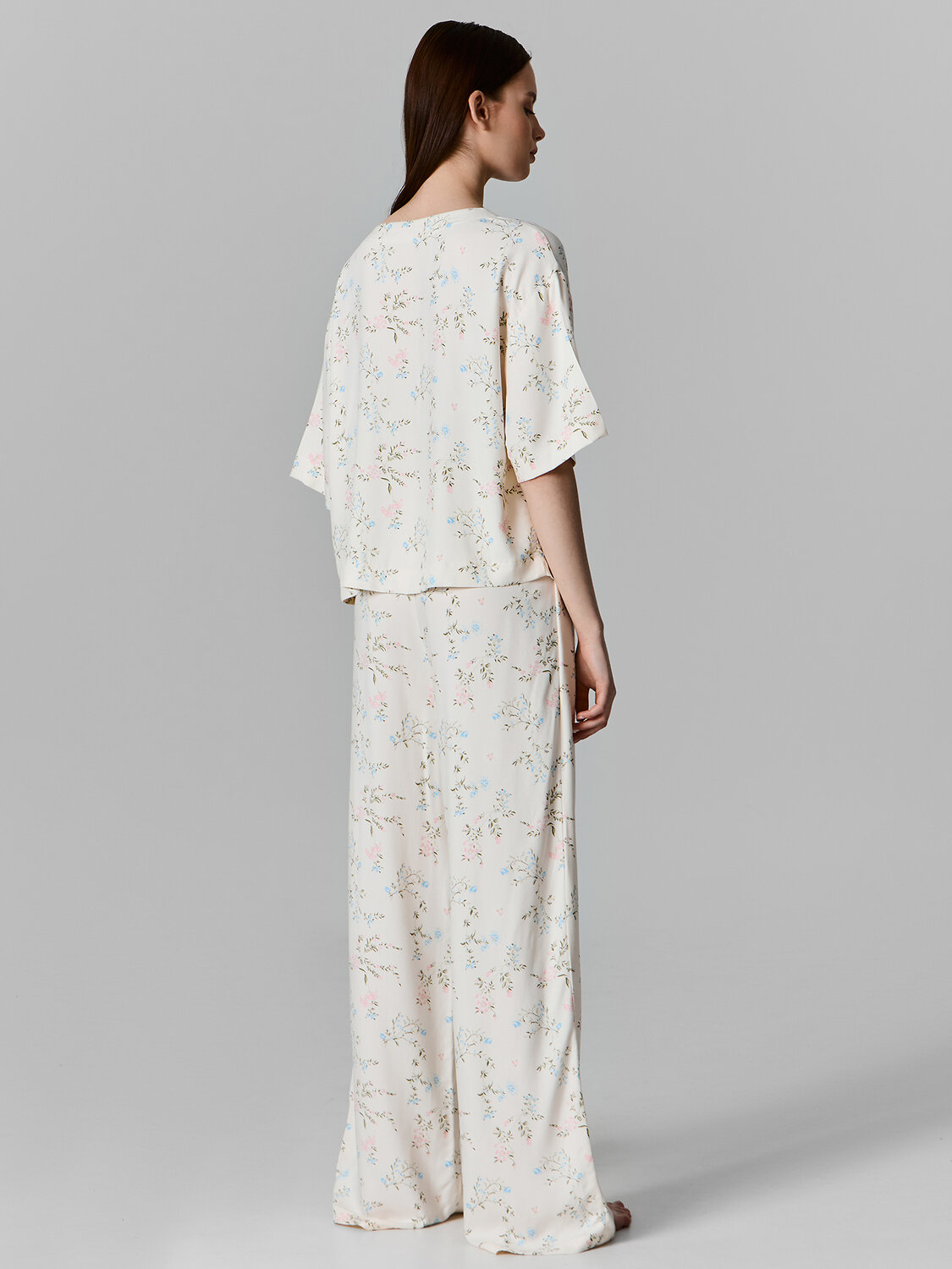 MARK FORMELLE Костюм 582785 592494-1 веточки на св.молочном