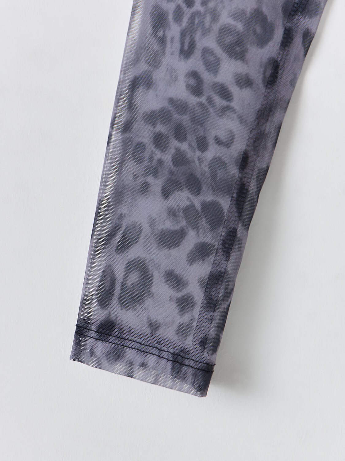 MARK FORMELLE Лонгслив 582786 302495 серый гепард