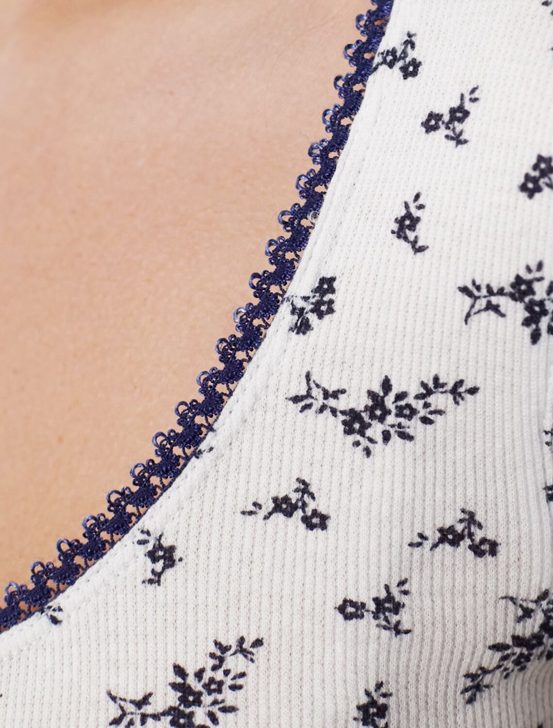 VILATTE Платье 583363 D42.119 белый-т.синий цветы