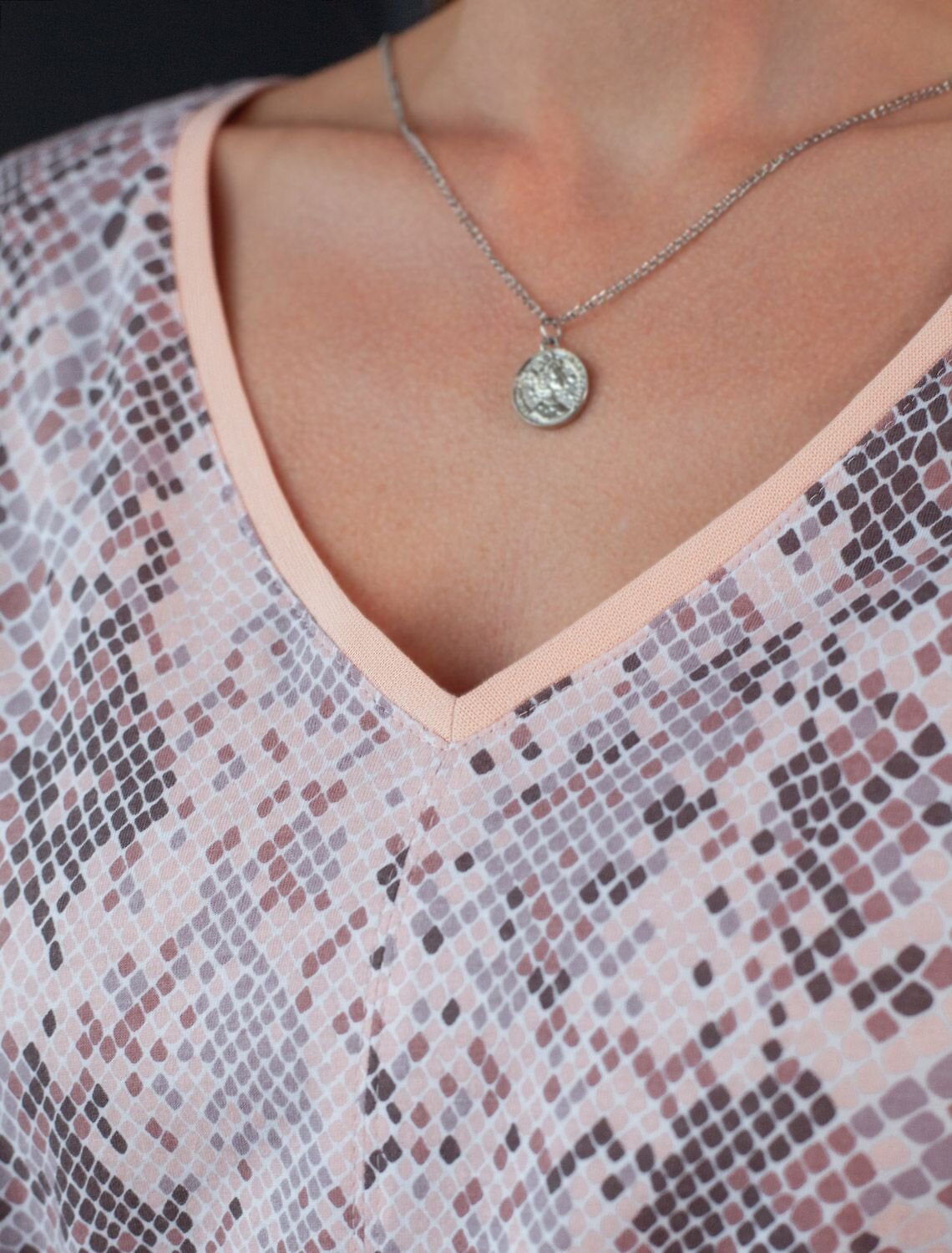 VILATTE Платье 583367 D42.122 кофейно-пудровый питон