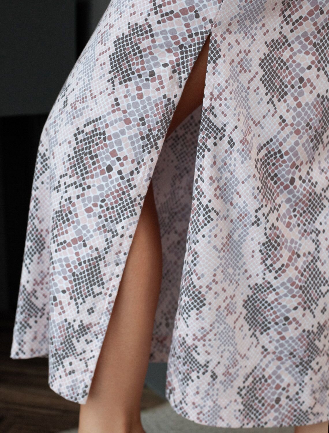 VILATTE Платье 583367 D42.122 кофейно-пудровый питон