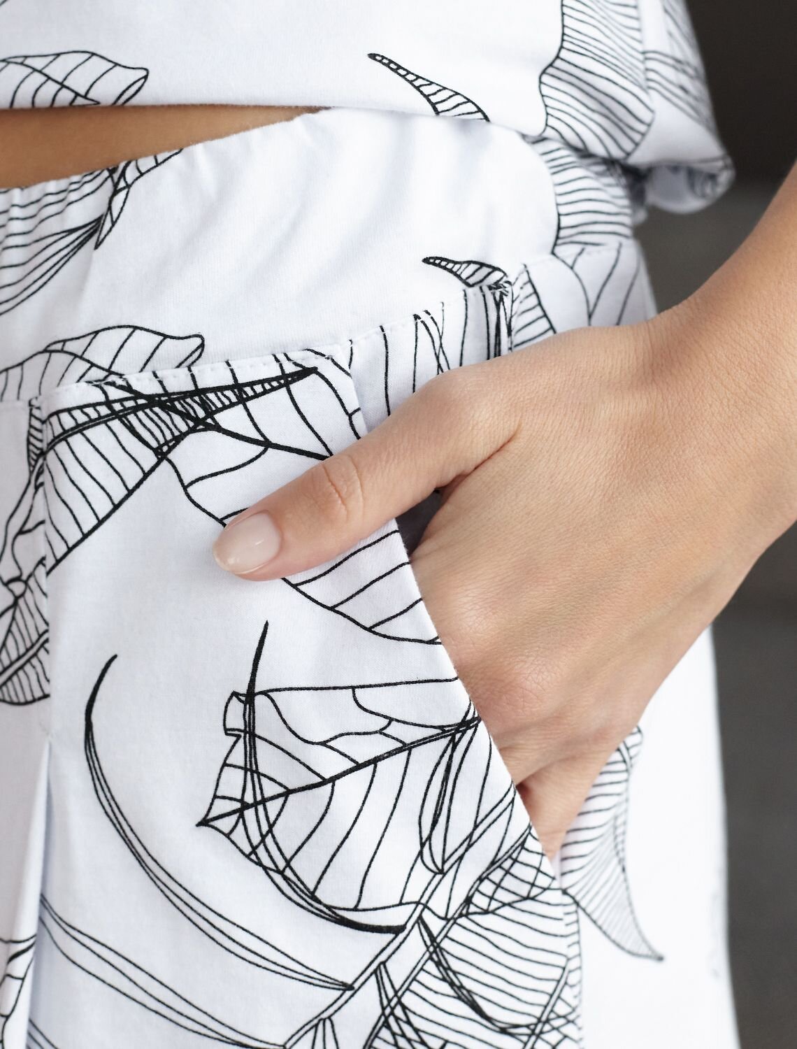 VILATTE Юбка 583400 D46.058 белый-черный листья