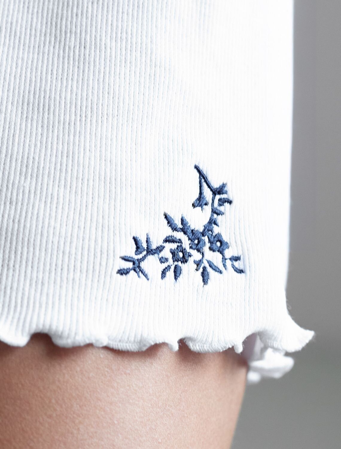 VILATTE Шорты 583403 D48.011 белый_цветы