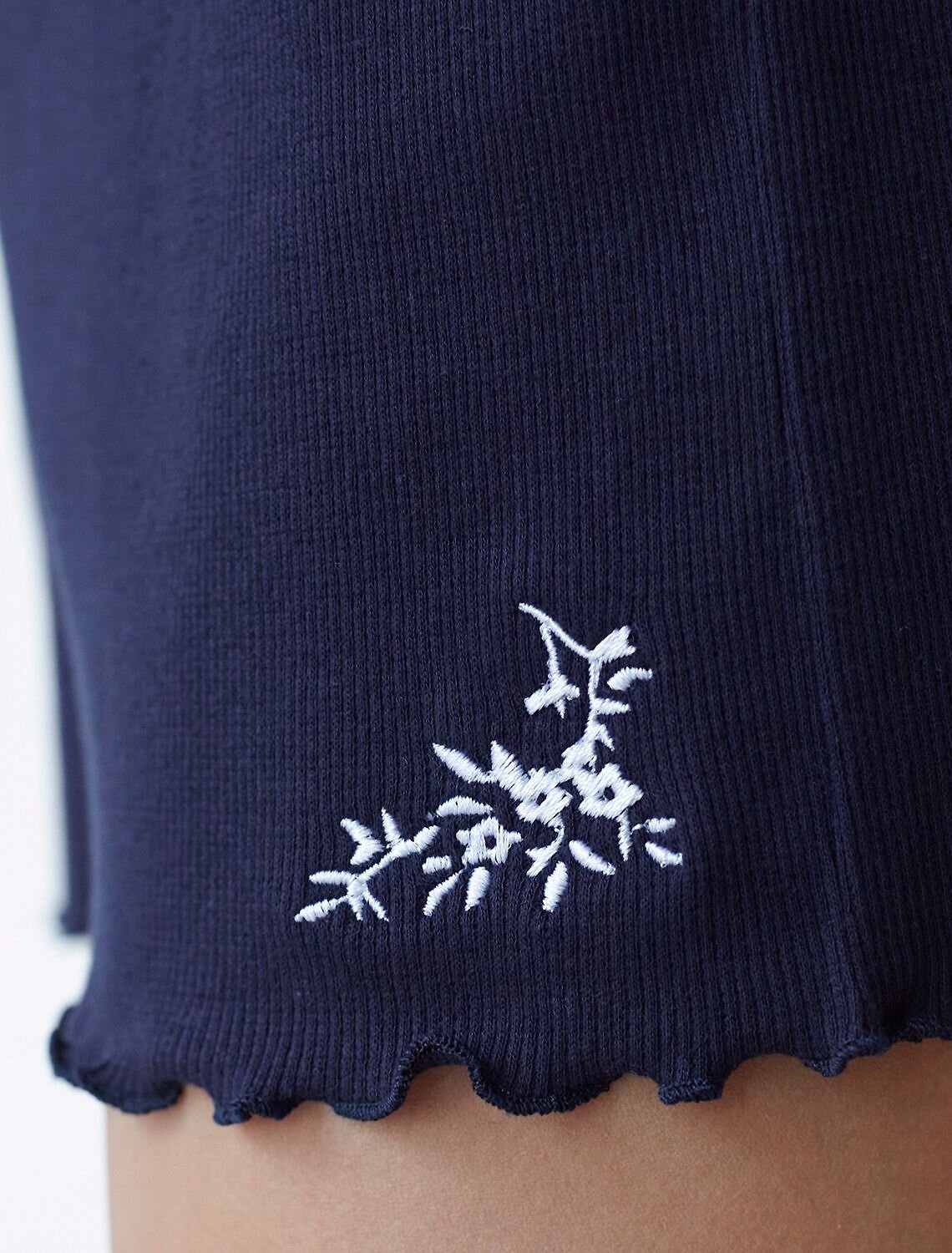 VILATTE Шорты 583404 D48.011 т.синий_цветы