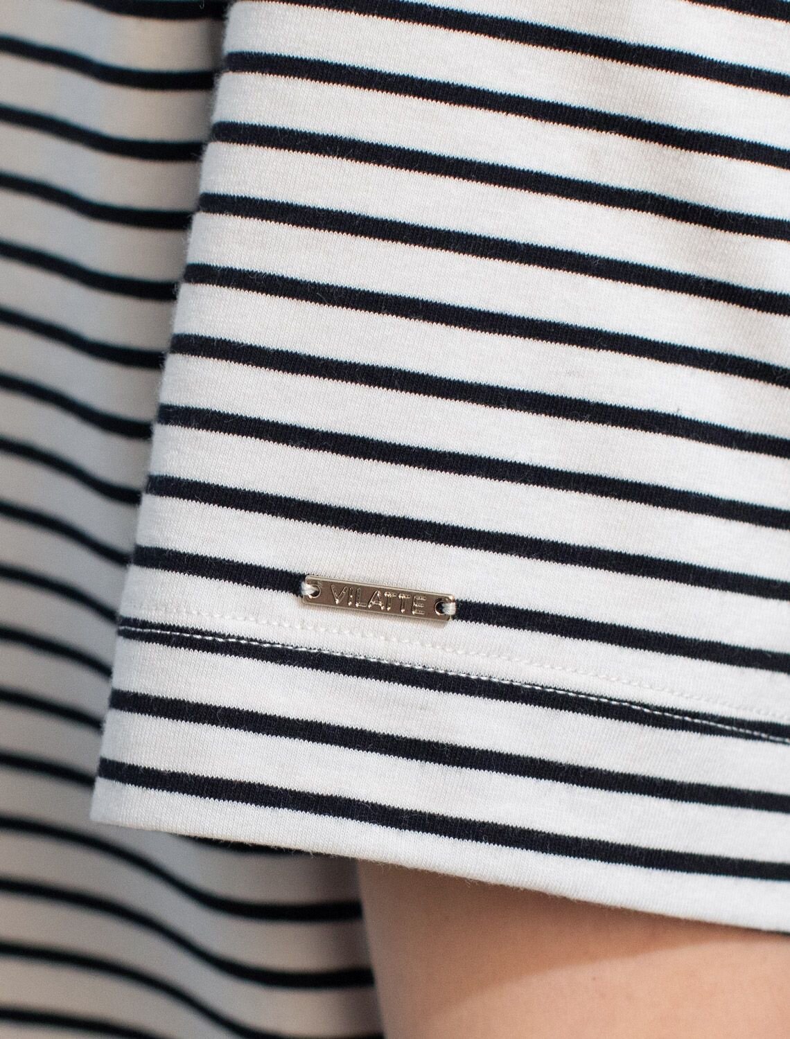 VILATTE Футболка 583414 D49.145 белый-черный_абстракция