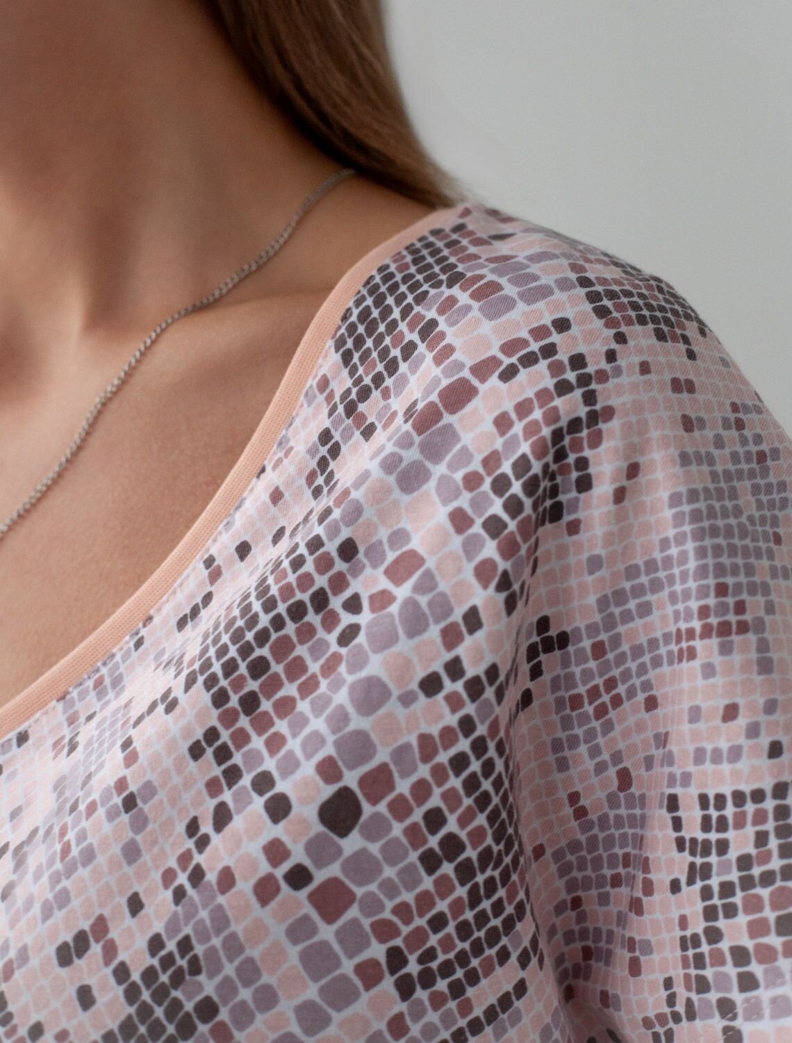 VILATTE Футболка 583437 D49.153 кофейно-пудровый питон