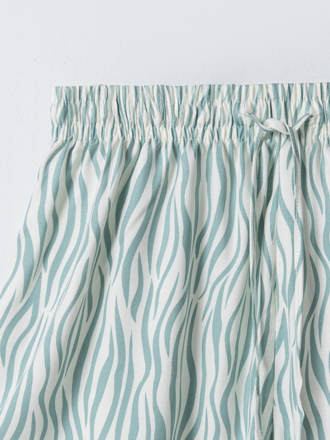 MARK FORMELLE Комплект 584090 592544 св.молочный +зебра на св.молочном