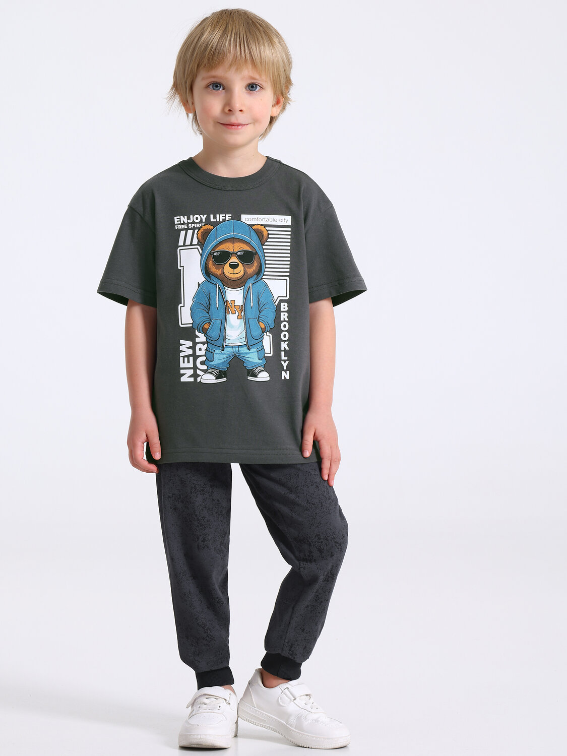 Апрель Комплект 584194 2ПФБ5759001н темно-серый+варенка темно-серый+черный / Медведь в худи