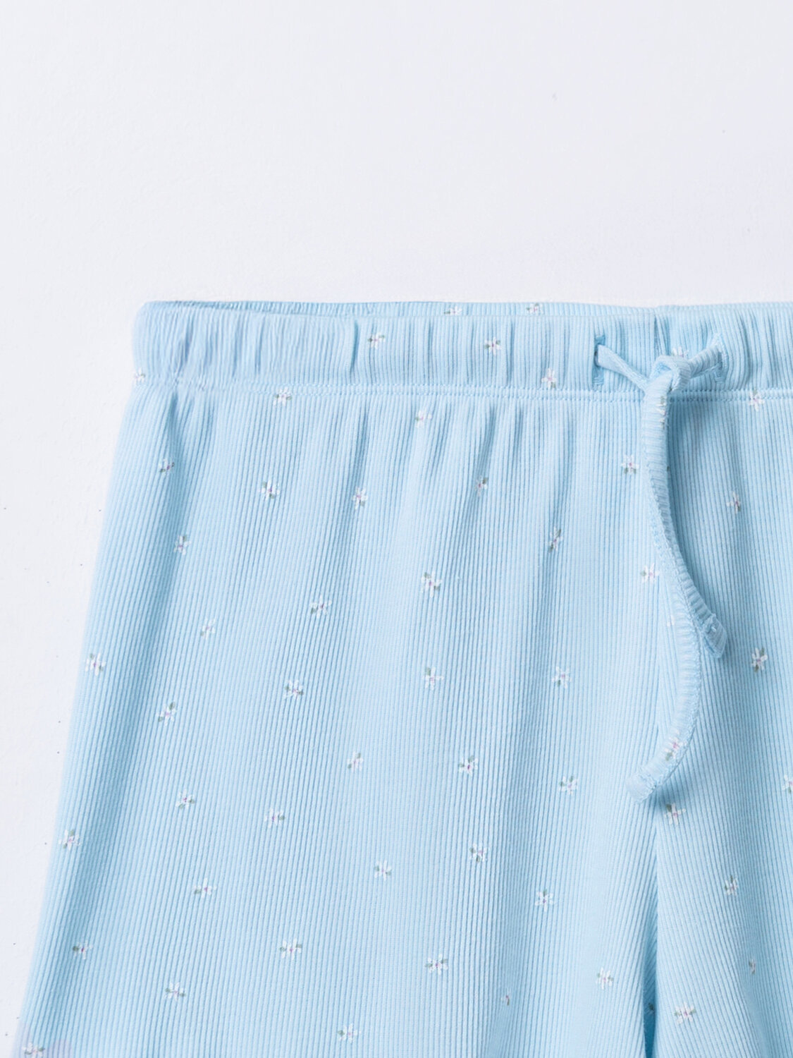 MARK FORMELLE Шорты 584293 132394 ромашки на голубом