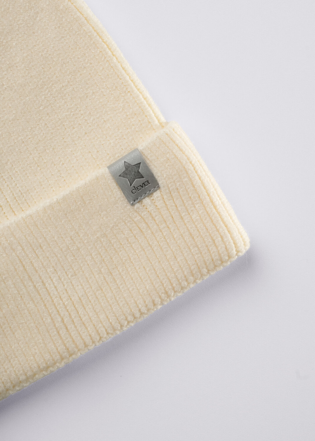 CLEVER Шапка 585869 564640вн молочный