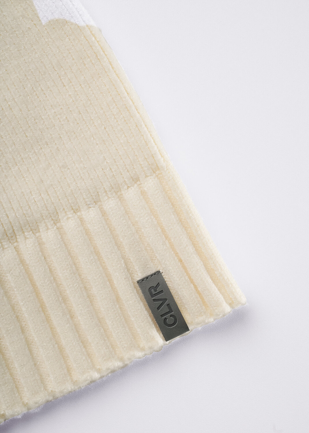 CLEVER Шапка 585909 564656вн молочный