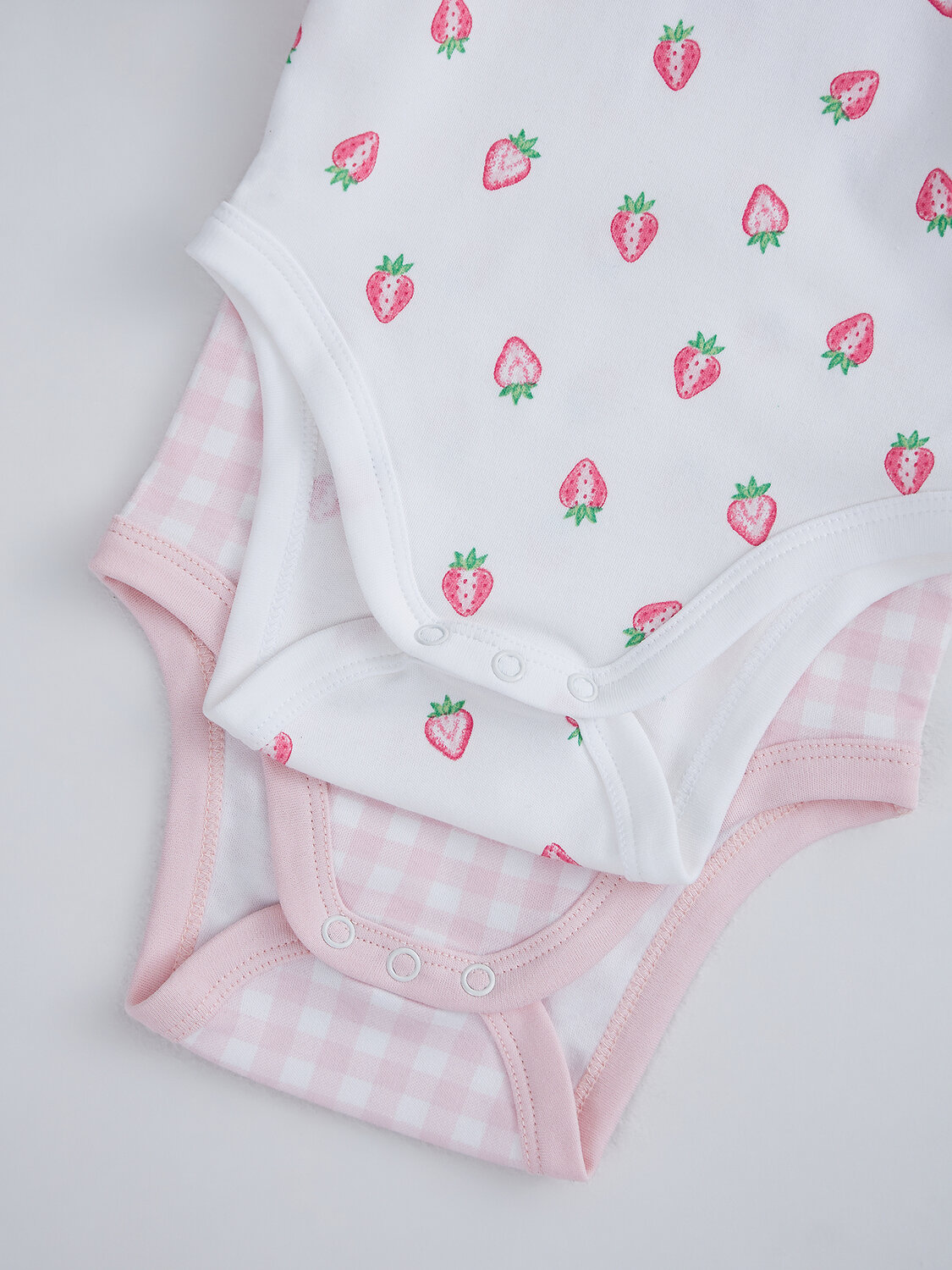 MARK FORMELLE Боди детское 586622 13015-2 розовая клетка на белом +клубничка на белом