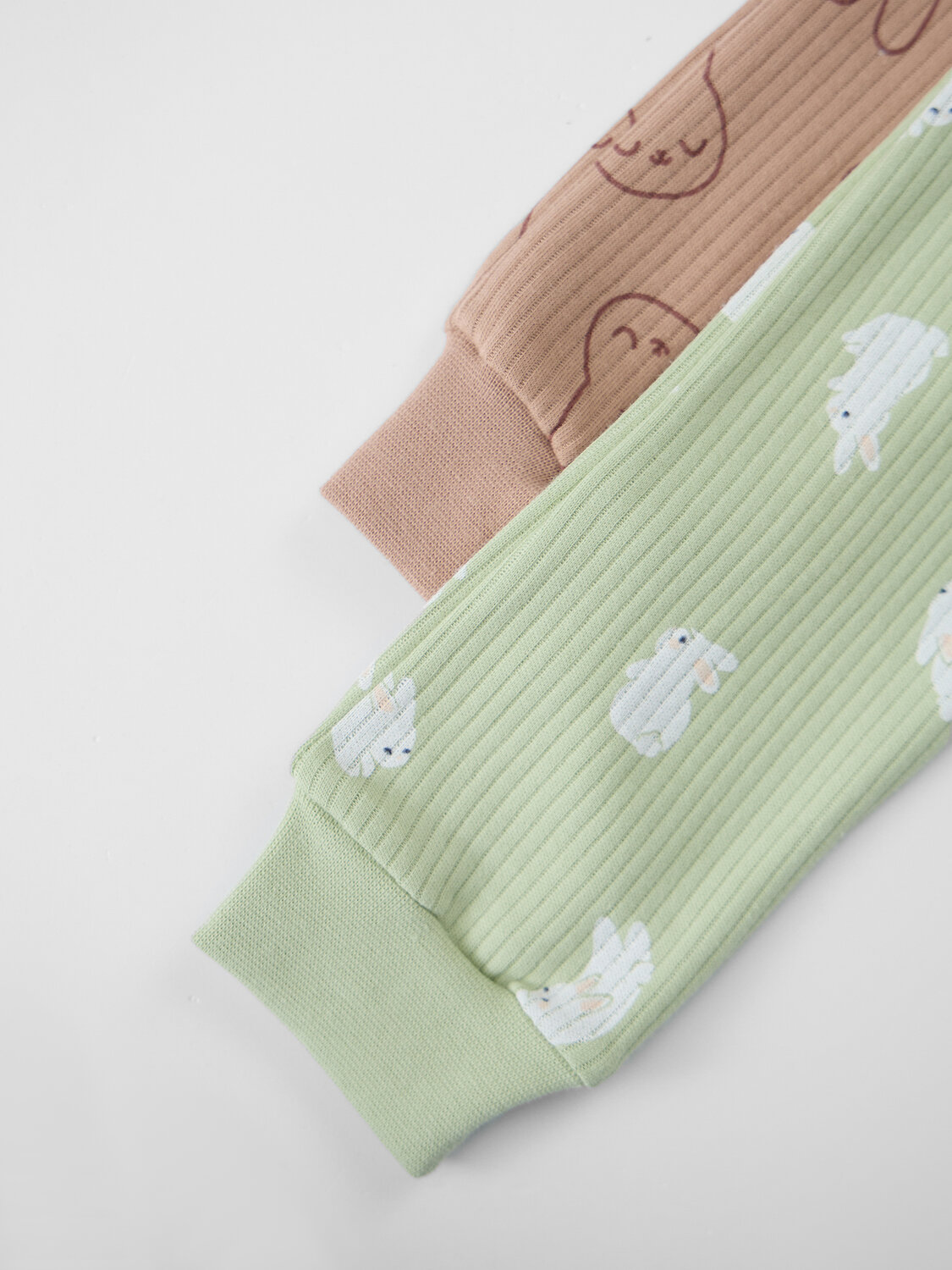 MARK FORMELLE Ползунки 586764 85118-2 зайки на бежевом +зайчата на св.зеленом