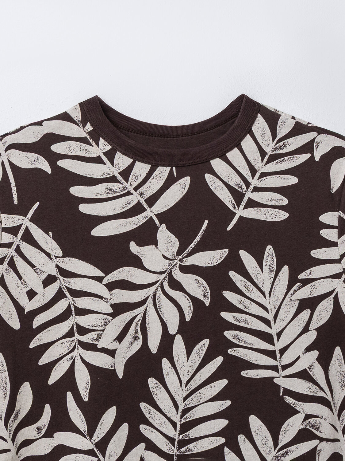 MARK FORMELLE Футболка 586875 113397 листья на шоколадном