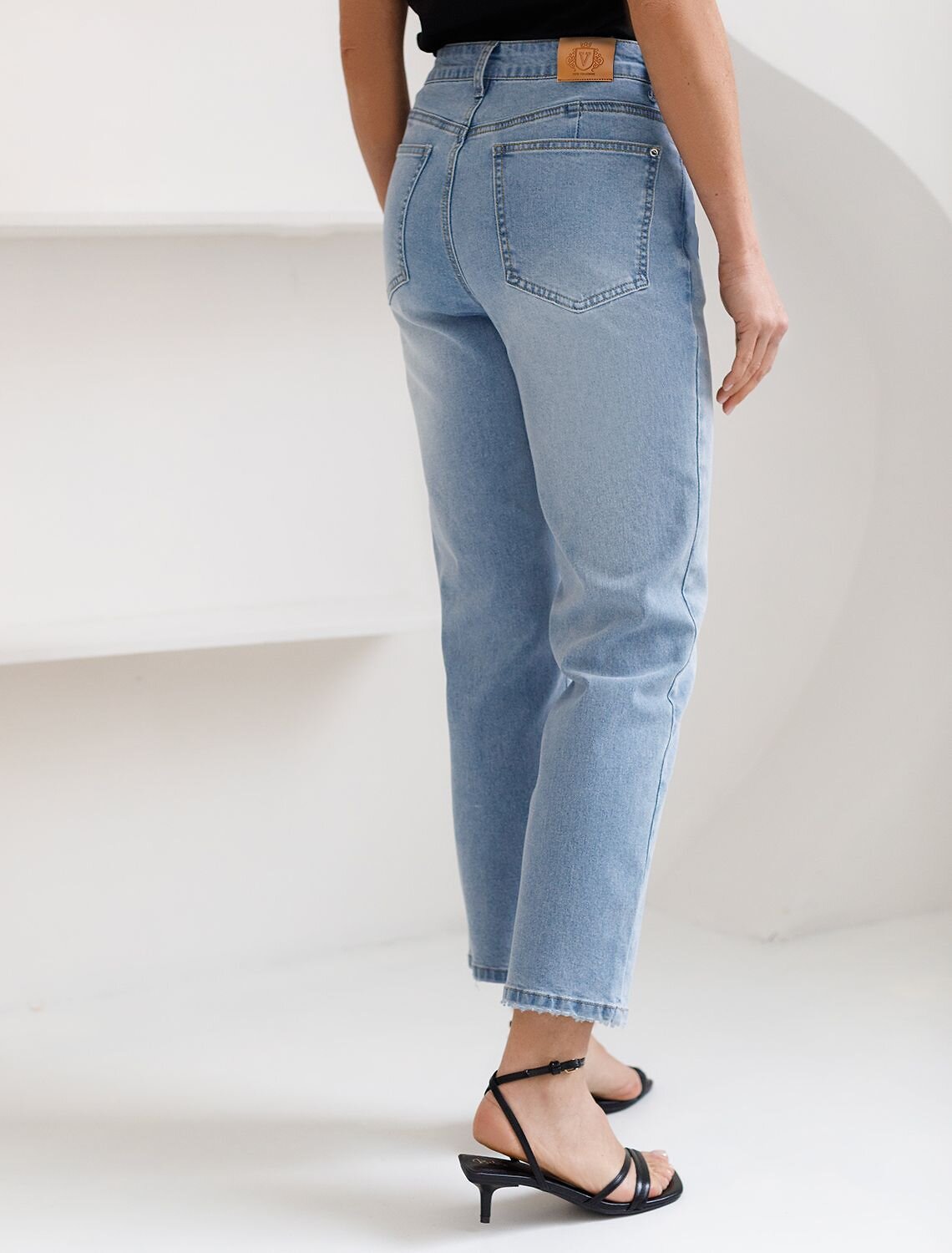 VILATTE Джинсы 586906 D54.324 голубой