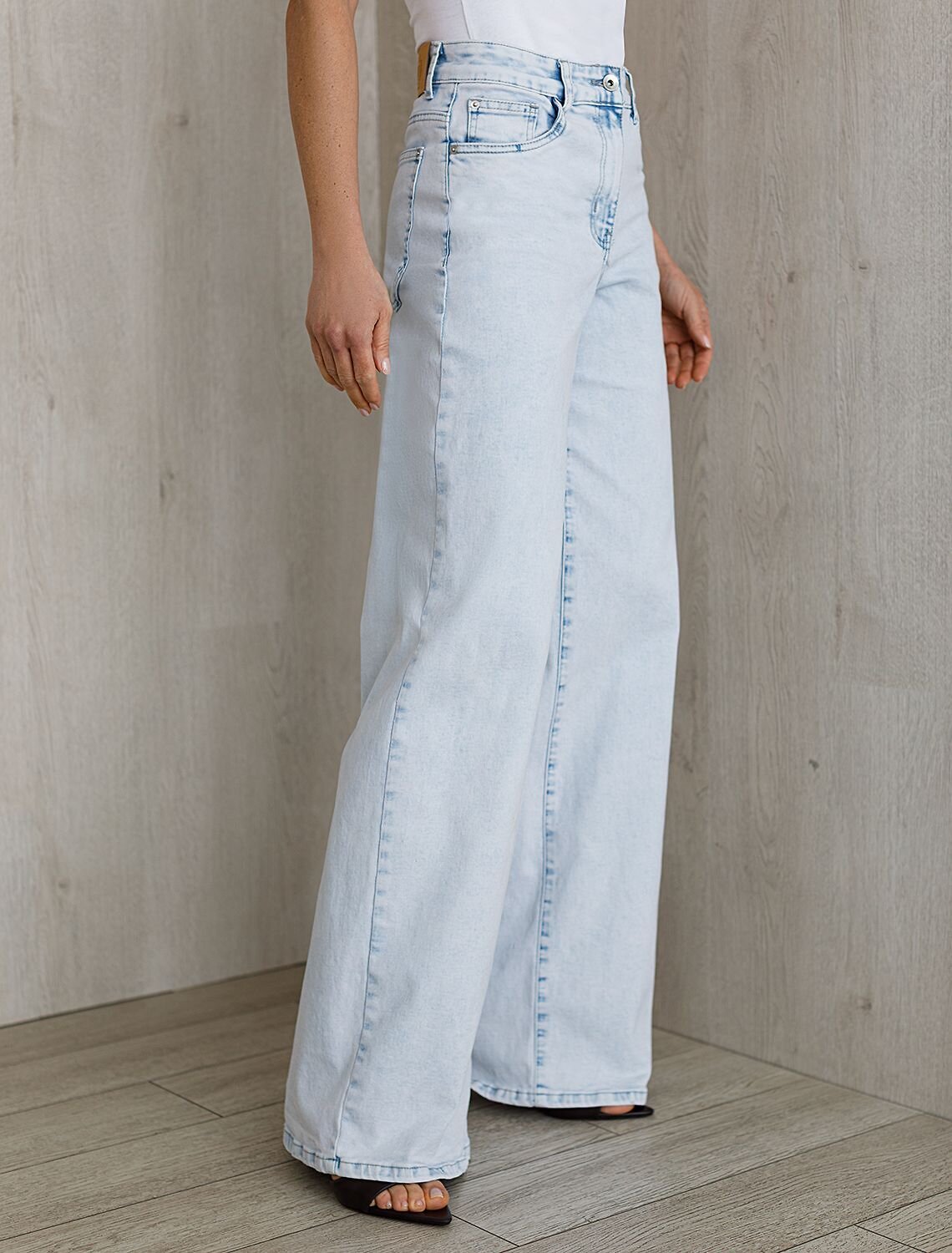 VILATTE Джинсы 586910 D54.320 светло-голубой