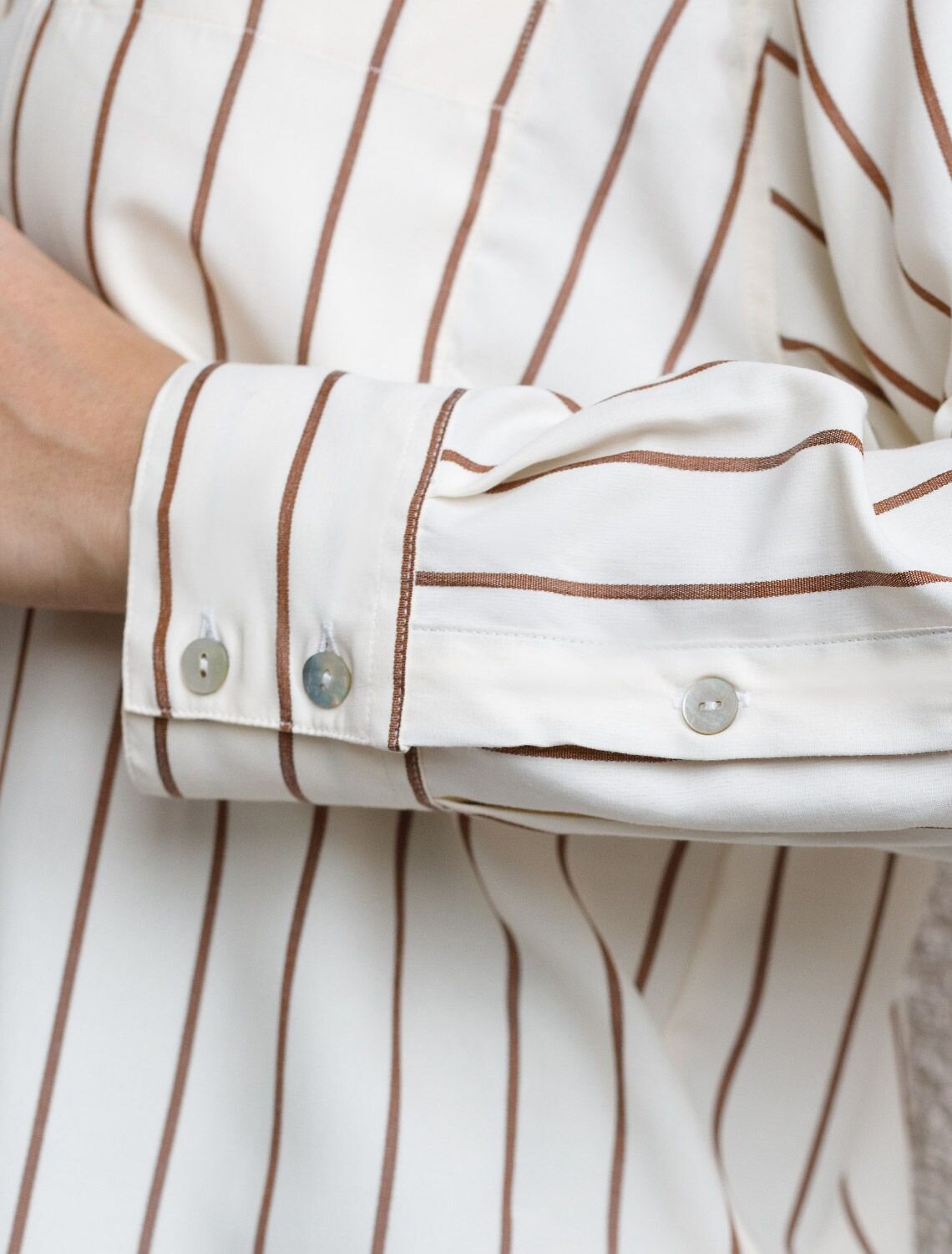 VILATTE Блузка 587381 D29.298 светло_бежевый-кофейный