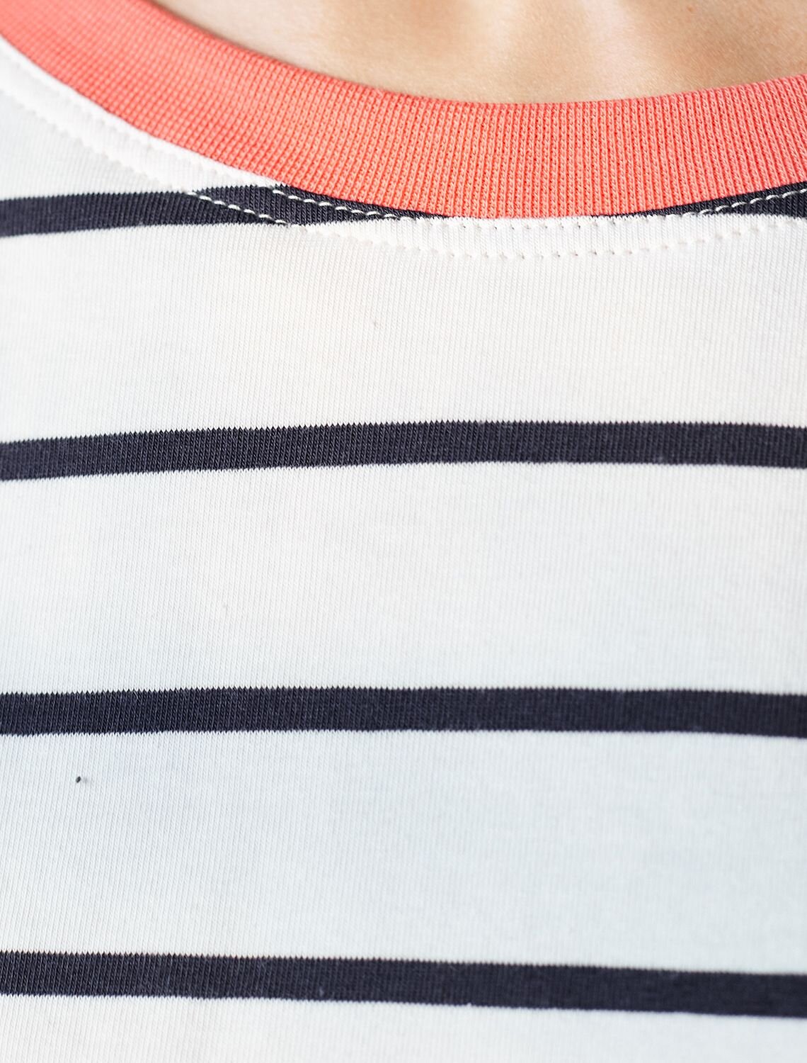 VILATTE Джемпер 587408 D49.148 белый-т.синий_цветок