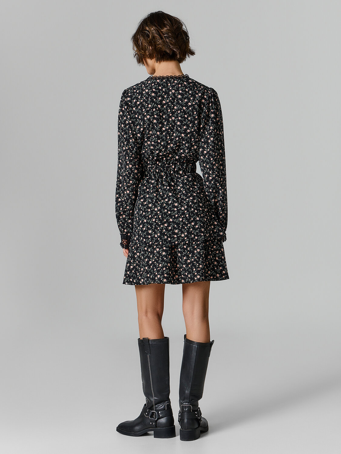 MARK FORMELLE Платье 587644 154037 розочки на черном