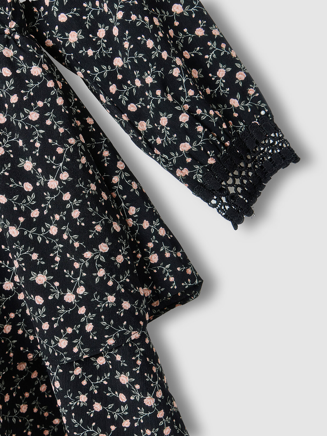 MARK FORMELLE Платье 587644 154037 розочки на черном