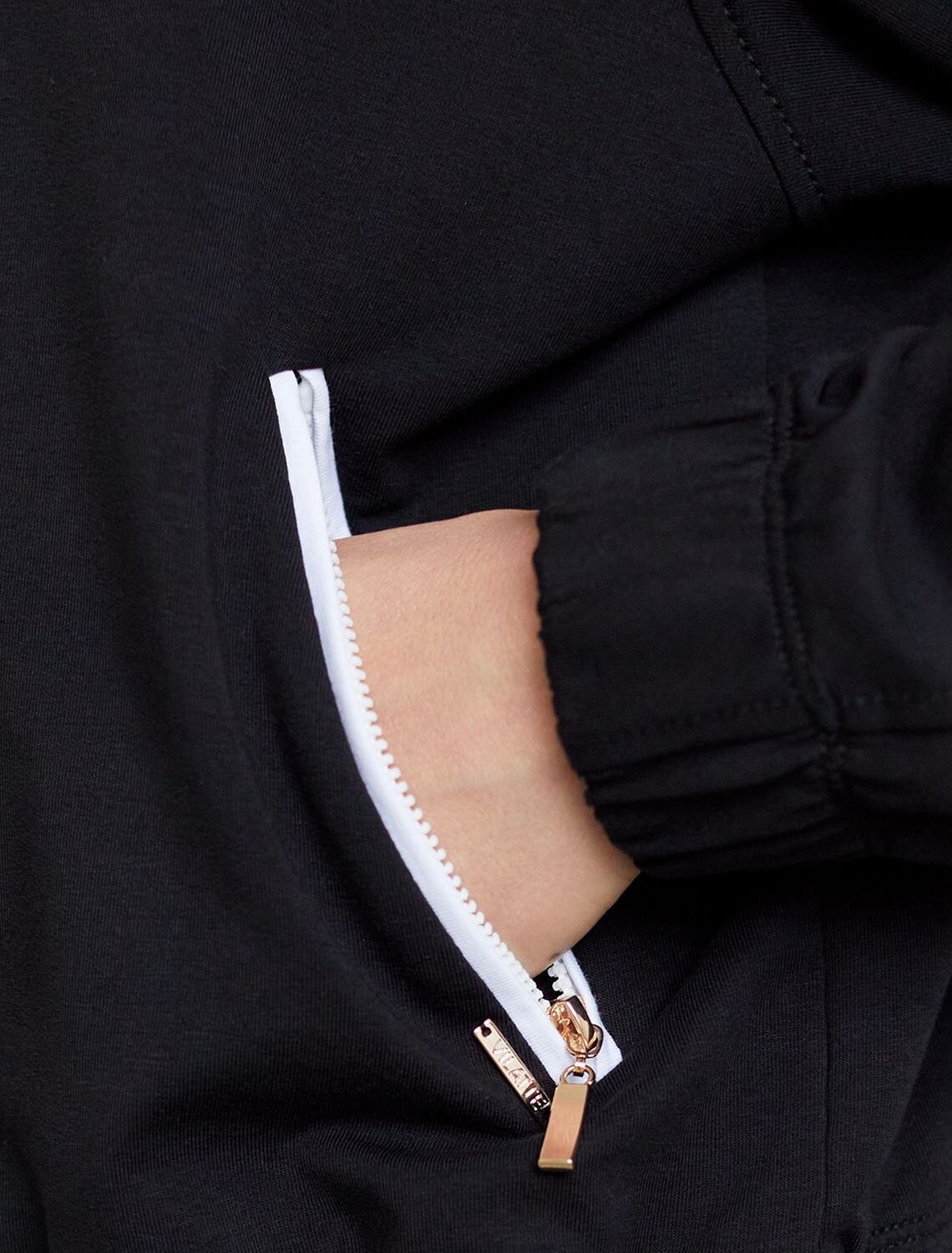 VILATTE Джемпер 587900 D49.165 черный