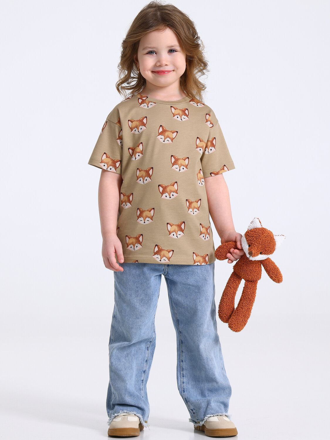 Апрель Футболка 588623 1ДДФК5052001н лисички на темно-бежевом