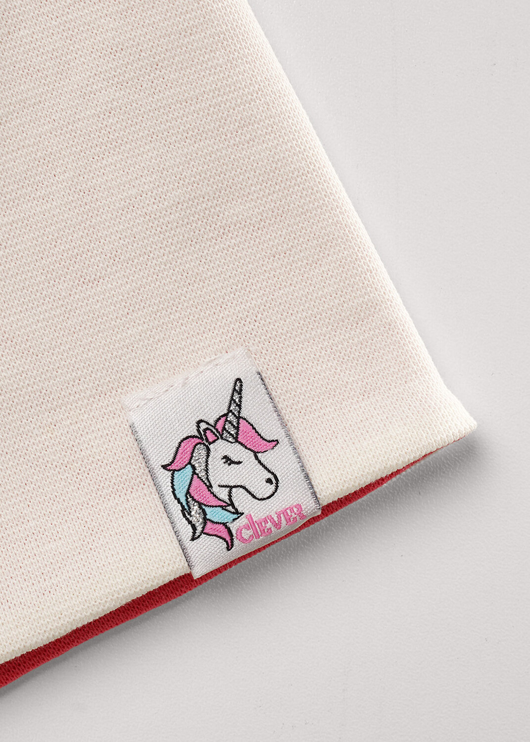 CLEVER Шапка 588952 567374рп св.красный/молочный