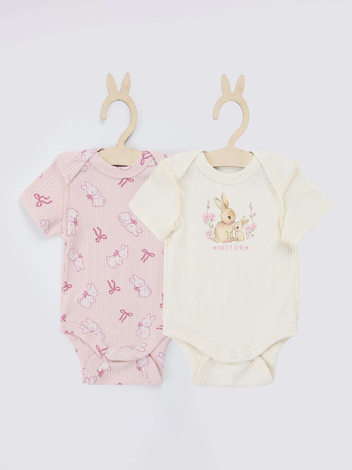 MARK FORMELLE Боди детское 588990 13015-1-2 молочный +бантики и зайки на розовом