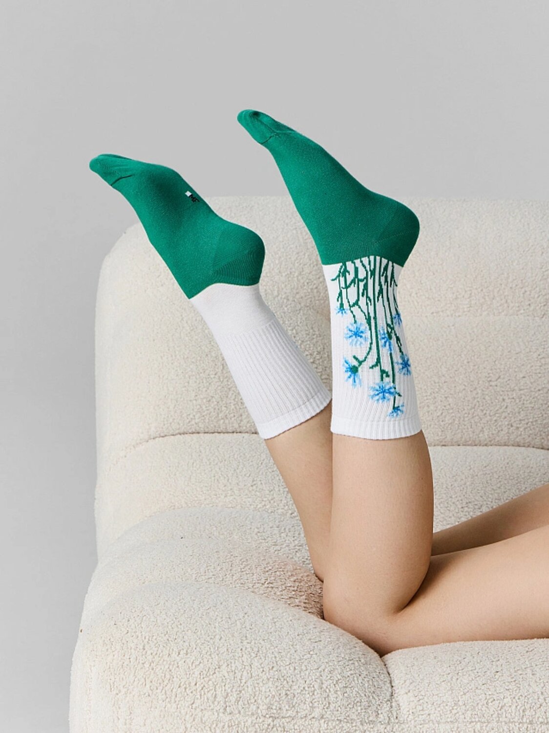 MARK FORMELLE Женские носки 589030 217K-3352 белый /я.малахит