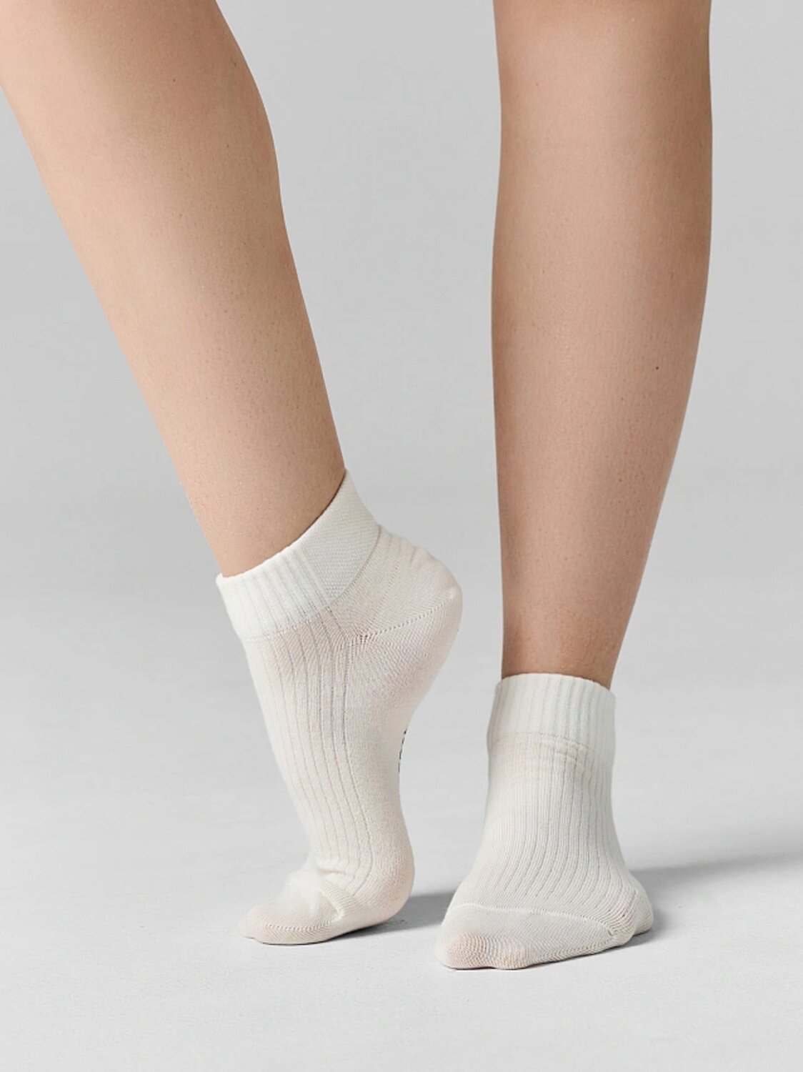 MARK FORMELLE Женские носки 589038 366A-1516 молочный /графитовый /черный/