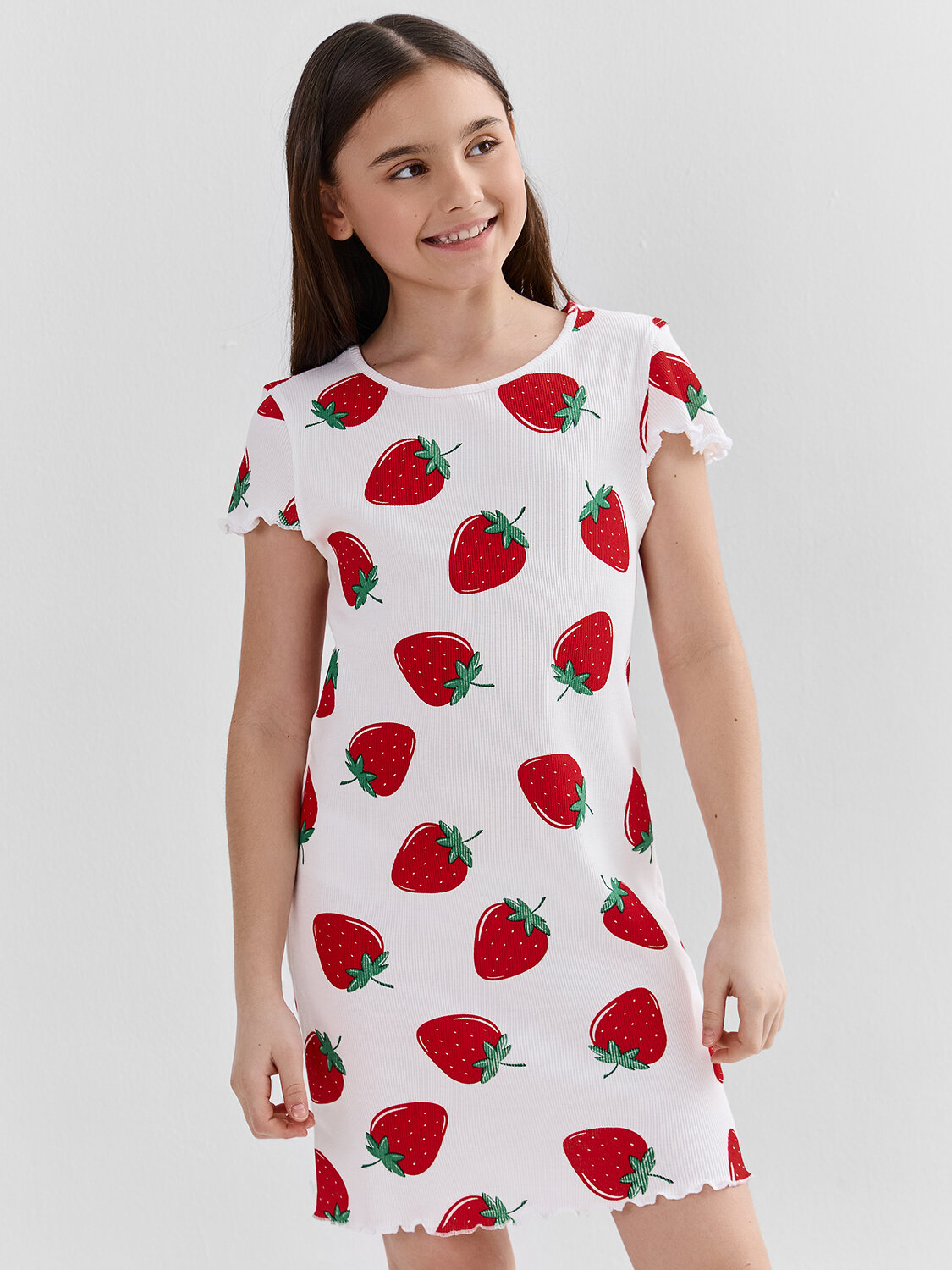 MARK FORMELLE Сорочка 589068 577724 клубнички на белом