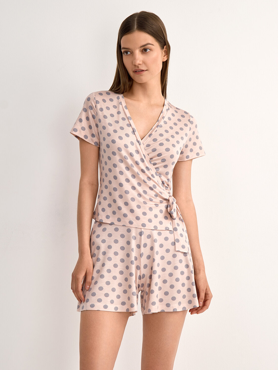 SiSi Пижама 589385 DSi_F SIESTA 0329VI Пижама женская ( Блузка с запахом+шорты) Cipria (Розовый)