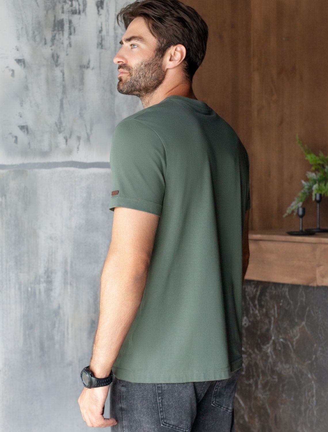 VILATTE Футболка 590898 U49.068 т.оливковый_adventure