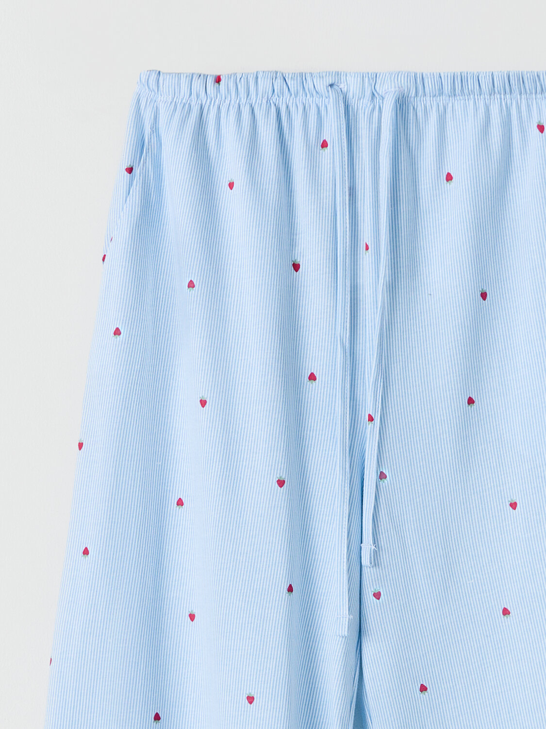 MARK FORMELLE Брюки 591314 532410 клубнички на голубой полоске